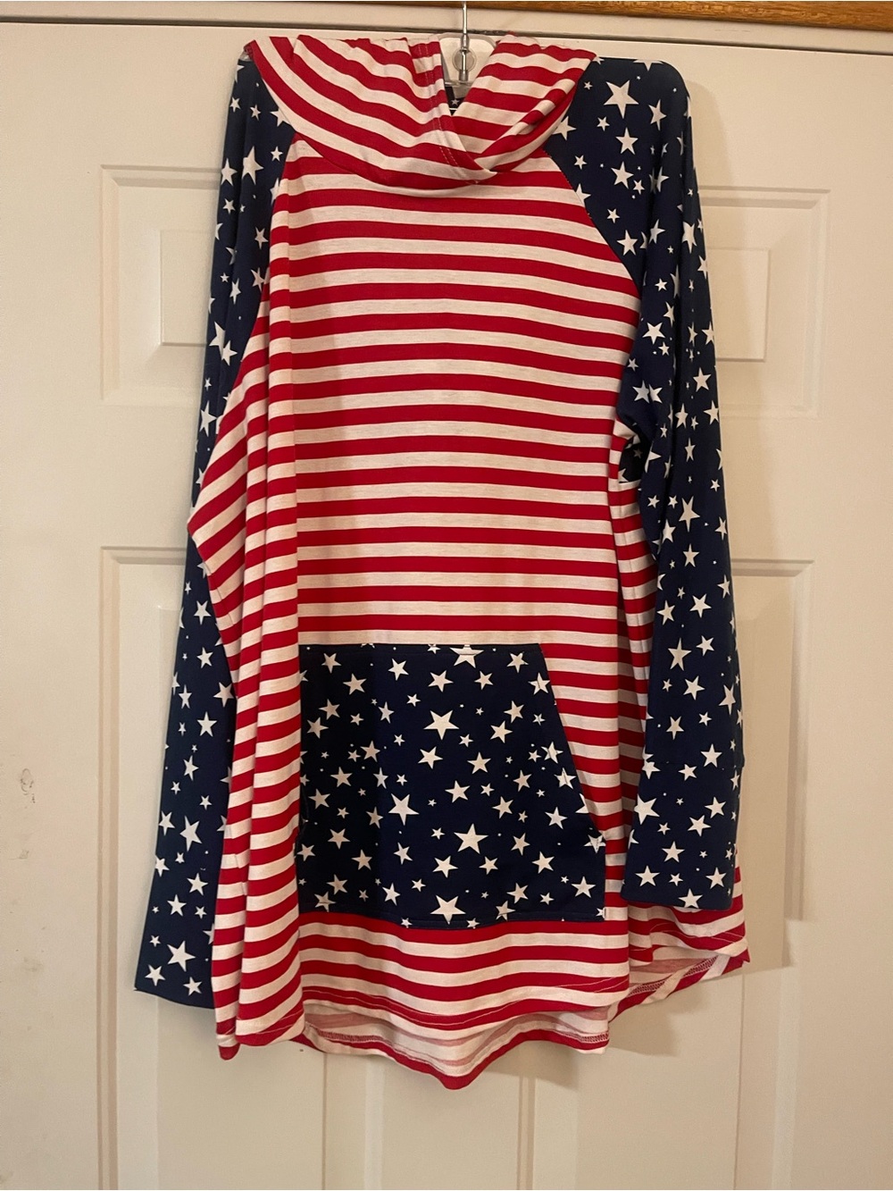 LuLaRoe Women’s Plus 2XL Red White Blue Flag Striped Pullover Hoodie Pockets